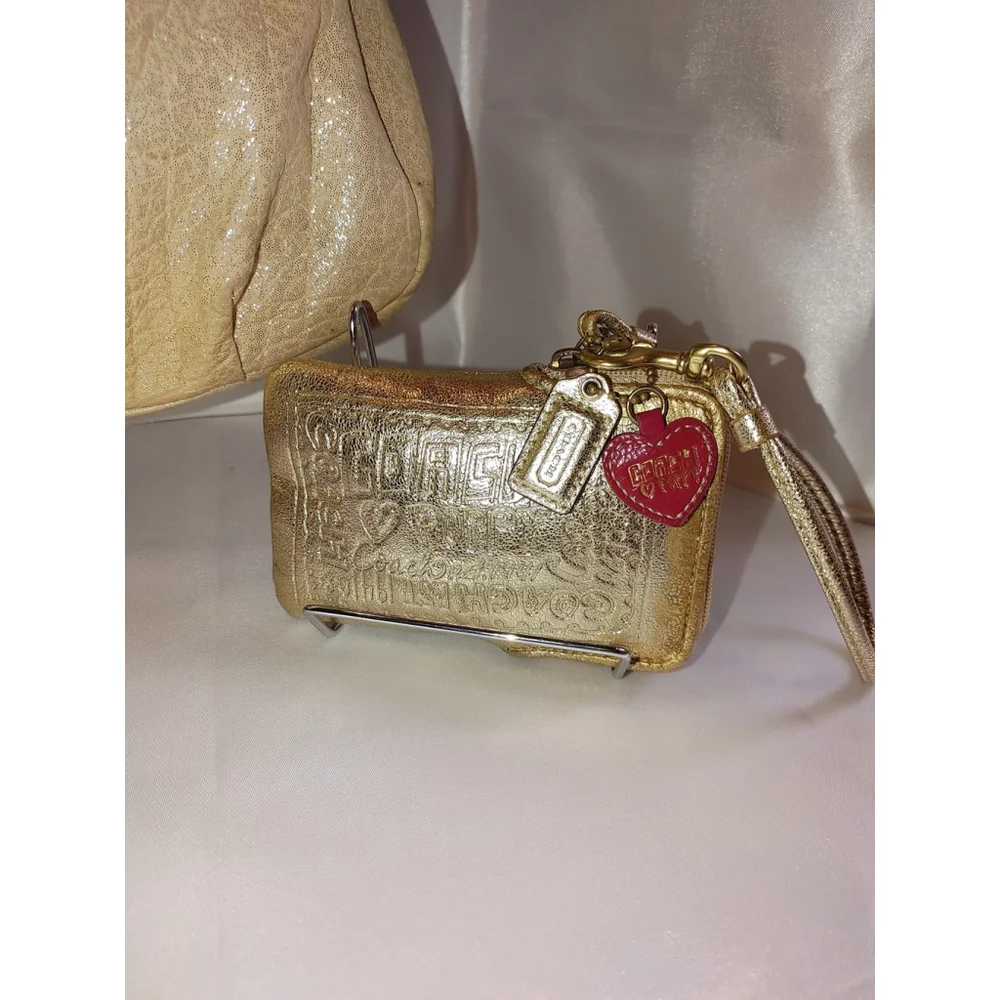 Coach Madison Maggie Embossed Leather 18932 & Poppy Wristlet
